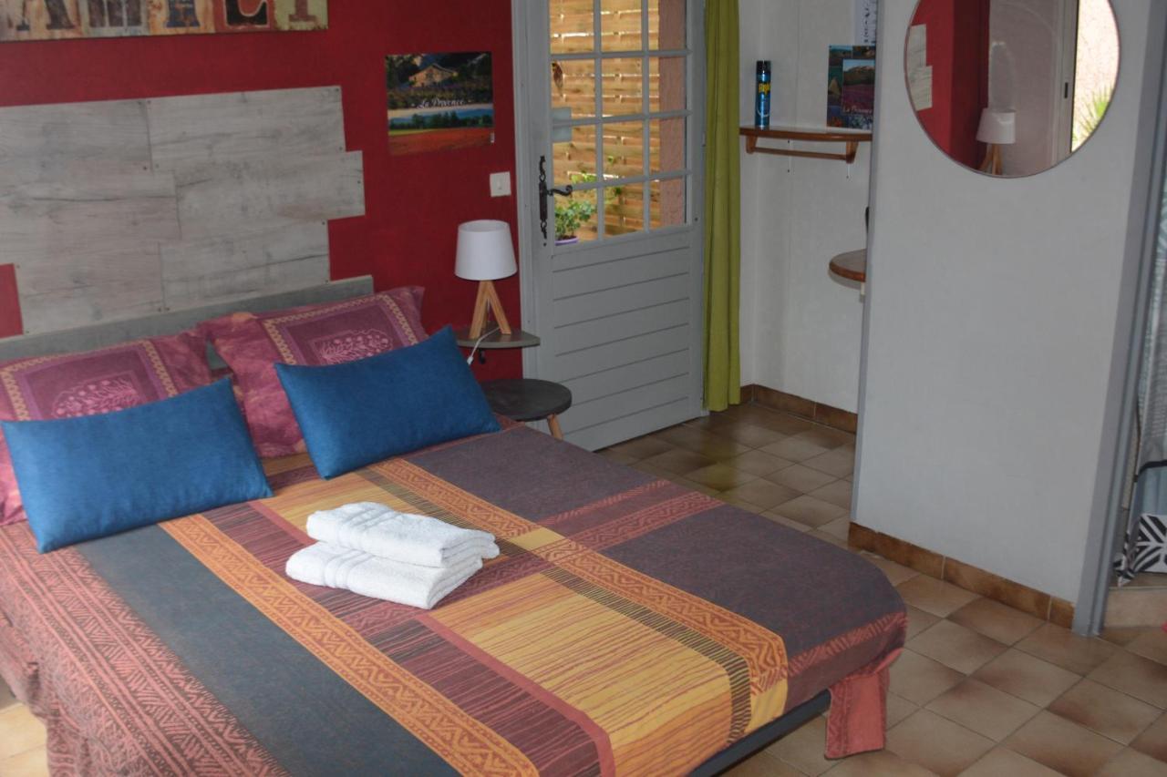 Bed and Breakfast Mas Les Cigales à Roaix Extérieur photo
